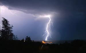 雷電預(yù)警系統(tǒng)報(bào)警后，需要采取哪些防雷措施？【易造防雷】